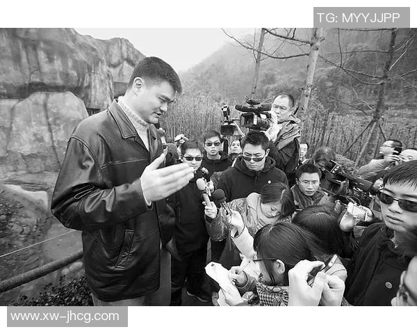 姚明与黑熊的奇妙邂逅探讨人与自然的和谐共生之道