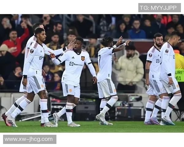 欧联杯曼联与巴萨激战成平局全场焦点瞬间引发热议