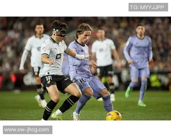 德甲精彩对决那不勒斯5-0狂胜皇马帽子戏法引发争议判罚热议