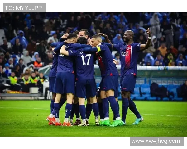 英超激战曼联与巴黎圣日耳曼握手言和精彩瞬间引发全场热烈反响