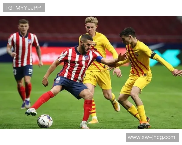 西甲焦点战巴萨与马竞激战成平红牌争议引发全场热议