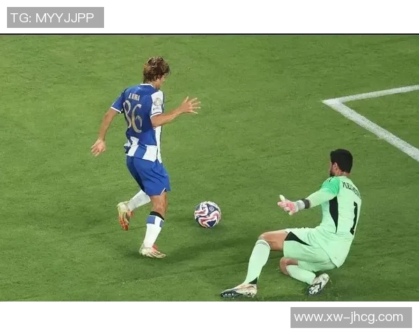 欧联杯波尔图与AC米兰激战成平局神奇扑救成比赛焦点分析