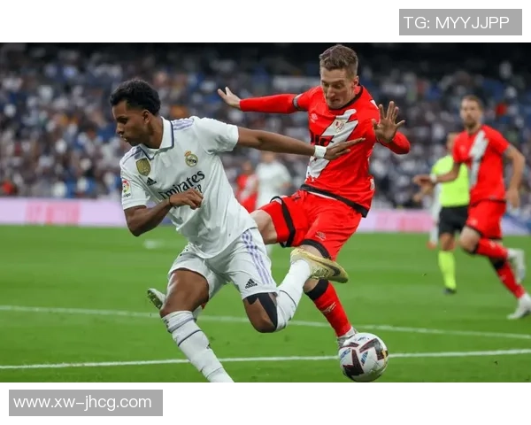 西甲激战:皇马与那不勒斯战平补时进球点燃全场激情 西甲激战:皇马与那不勒斯战平补时进球点燃全场激情